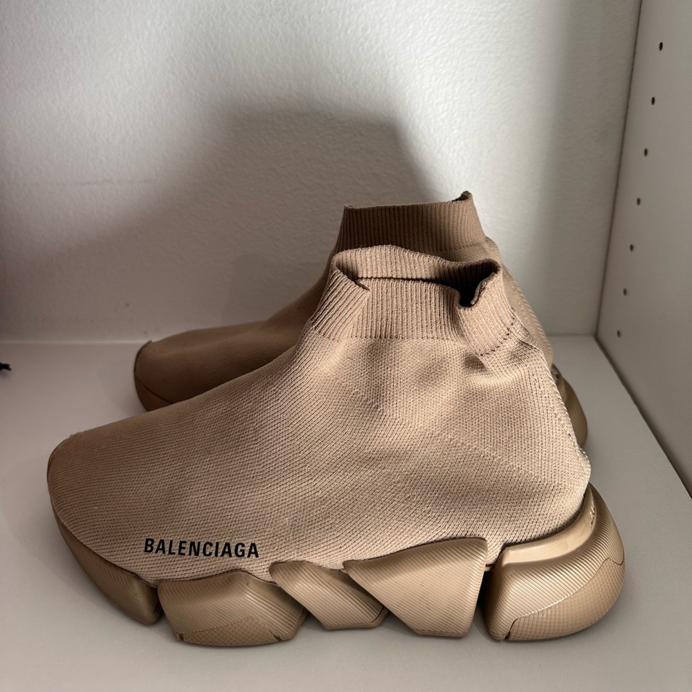BALENCIAGA
Speed Light 2 Sneakers beige